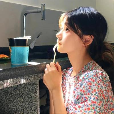乐坛天后又出大瓜：私下抽烟，粉丝集体脱粉，短时间内